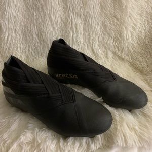 Adidas Nemeziz laceless cleats